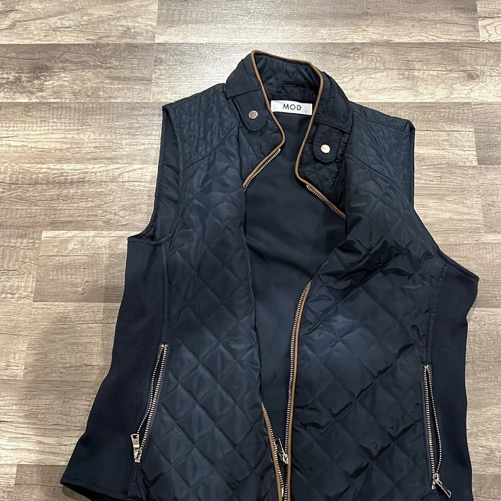 blue vest